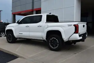Toyota Tacoma 2024 4x4 TRD Sport 4p Cab Doble 5.0 ft SB 6M
