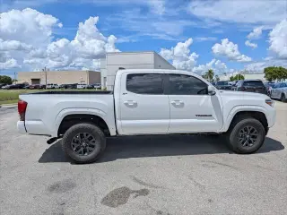 Toyota Tacoma 2023 4x4 SR5 V6 4dr Cab Doble 5.0 ft SB