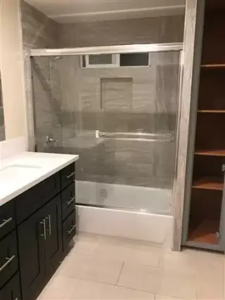 GLASS Shower