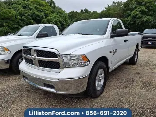 Ram 1500 Classic 2022 4x2 Tradesman 2dr Cabina Regular 8 ft. LB Pickup