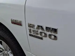 Ram 1500 Classic 2022 4x2 Tradesman 2dr Cabina Regular 8 ft. LB Pickup