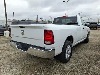 Ram 1500 Classic 2022 4x2 Tradesman 2dr Cabina Regular 8 ft. LB Pickup