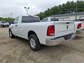Ram 1500 Classic 2022 4x2 Tradesman 2dr Cabina Regular 8 ft. LB Pickup