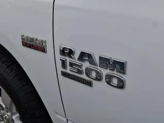 Ram 1500 Clásico 2021 4x2 Tradesman 2dr Cabina Estándar Regular 8 ft. LB Pickup