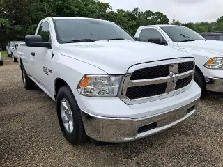 Ram 1500 Clásico 2021 4x2 Tradesman 2dr Cabina Estándar Regular 8 ft. LB Pickup