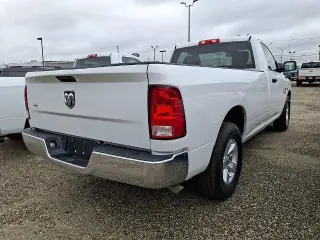 Ram 1500 Clásico 2021 4x2 Tradesman 2dr Cabina Estándar Regular 8 ft. LB Pickup