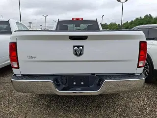 Ram 1500 Clásico 2021 4x2 Tradesman 2dr Cabina Estándar Regular 8 ft. LB Pickup