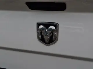 Ram 1500 Clásico 2021 4x2 Tradesman 2dr Cabina Estándar Regular 8 ft. LB Pickup