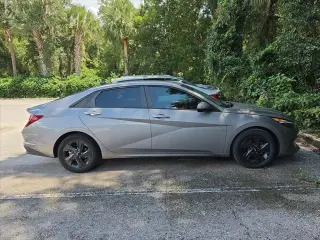 Hyundai ELANTRA 2023 SEL 4p Sedan