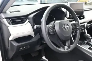 Toyota RAV4 2024 AWD XLE 4p SUV