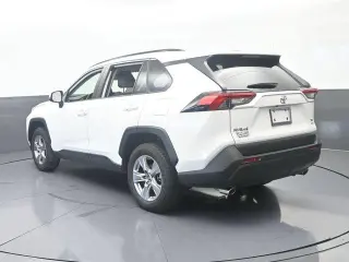 Toyota RAV4 2024 AWD XLE 4p SUV