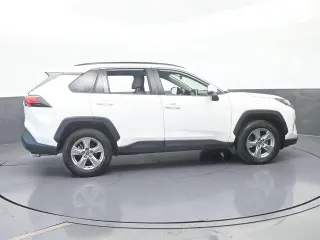 Toyota RAV4 2024 AWD XLE 4p SUV