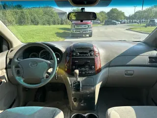 Toyota Sienna 2004 XLE 7 pasajeros minivan de 4 puertas