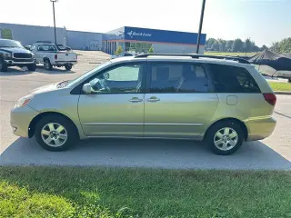 Toyota Sienna 2004 XLE 7 pasajeros minivan de 4 puertas