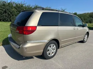 Toyota Sienna 2004 XLE 7 pasajeros minivan de 4 puertas