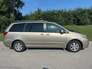Toyota Sienna 2004 XLE 7 pasajeros minivan de 4 puertas