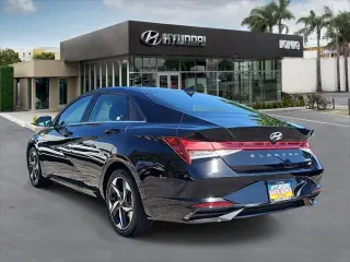 Hyundai ELANTRA 2023 Limited 4p Sedan