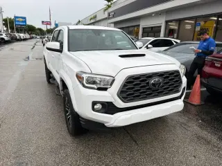 Toyota Tacoma 2021 4x2 TRD Off-Road 4 puertas Doble Cabina caja corta de 5.0 pies
