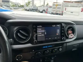 Toyota Tacoma 2021 4x2 TRD Off-Road 4 puertas Doble Cabina caja corta de 5.0 pies