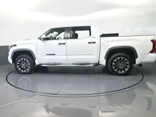 Toyota Tundra 2023 4x4 Limited HV 4dr CrewMax Cab Pickup SB
