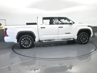 Toyota Tundra 2023 4x4 Limited HV 4dr CrewMax Cab Pickup SB