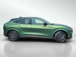 Ford Mustang Mach-E 2026 AWD Premium SUV de 4 puertas