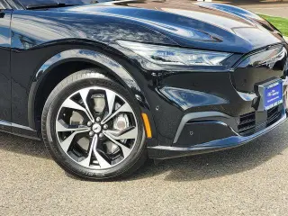 Ford Mustang Mach-E 2023 Premium SUV de 4 puertas