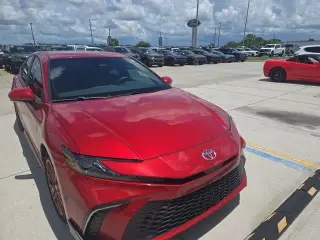 Toyota Camry 2026 SE Sedán de 4 puertas