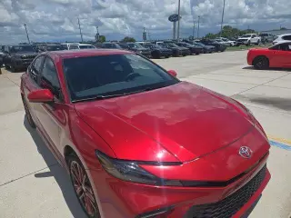 Toyota Camry 2026 SE Sedán de 4 puertas