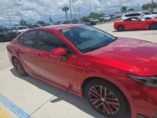 Toyota Camry 2026 SE Sedán de 4 puertas