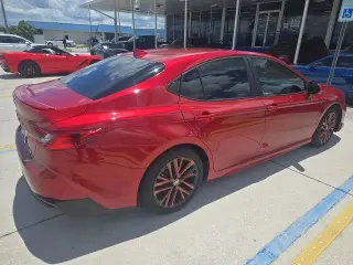 Toyota Camry 2026 SE Sedán de 4 puertas