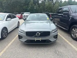Sedán Volvo S60 2024 AWD B5 Plus Dark Theme de 4 puertas
