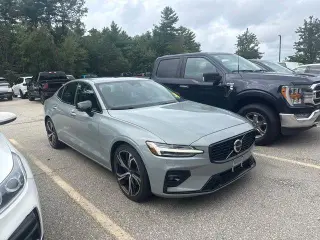 Sedán Volvo S60 2024 AWD B5 Plus Dark Theme de 4 puertas