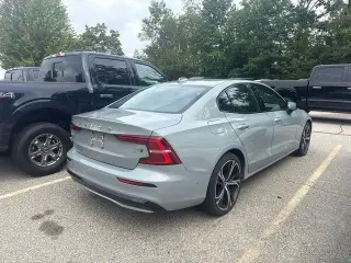 Sedán Volvo S60 2024 AWD B5 Plus Dark Theme de 4 puertas