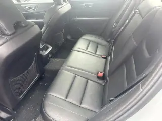 Sedán Volvo S60 2024 AWD B5 Plus Dark Theme de 4 puertas