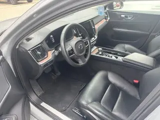 Sedán Volvo S60 2024 AWD B5 Plus Dark Theme de 4 puertas