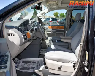2010 Chrysler Town and Country