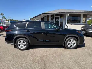 Toyota Highlander 2024 LE 4dr SUV