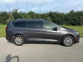 Chrysler Pacifica 2019 Touring L 4dr Mini-Van