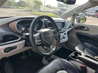 Chrysler Pacifica 2019 Touring L 4dr Mini-Van