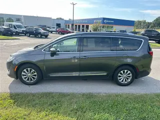 Chrysler Pacifica 2019 Touring L 4dr Mini-Van