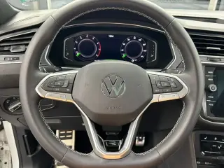 Volkswagen Tiguan 2023 AWD SEL R-Line 4Motion 4dr SUV