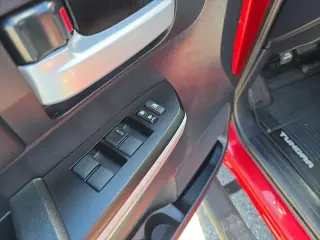 Toyota Tundra 2019 4x4 SR5 4dr Double Cab Pickup SB (5.7L V8 FFV)