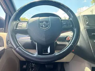 Dodge Grand Caravan 2020 SXT 4d Mini-Van