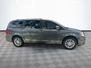 Dodge Grand Caravan 2020 SXT 4d Mini-Van