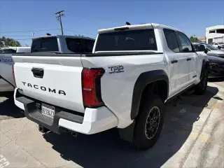 Toyota Tacoma 2024 4x4 SR5 4p Doble Cab 5.0 ft CB