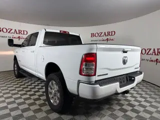 Ram 2500 2022 4x4 Big Horn 4p Puerta Lateral Cabina de Tripulacion 6.3 ft. SB Camion