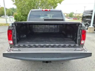 Ram 1500 Clásico 2023 4x4 Tradesman 4p Cabilla de Tripulante Est. 5.5 ft. SB Camioneta