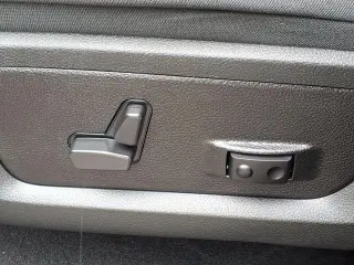 Ram 1500 Clásico 2023 4x4 Tradesman 4p Cabilla de Tripulante Est. 5.5 ft. SB Camioneta
