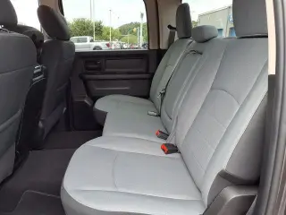 Ram 1500 Clásico 2023 4x4 Tradesman 4p Cabilla de Tripulante Est. 5.5 ft. SB Camioneta